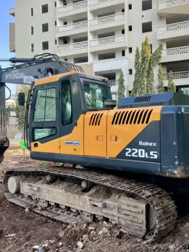 abdeliza-35-excavator-at-the-event-site